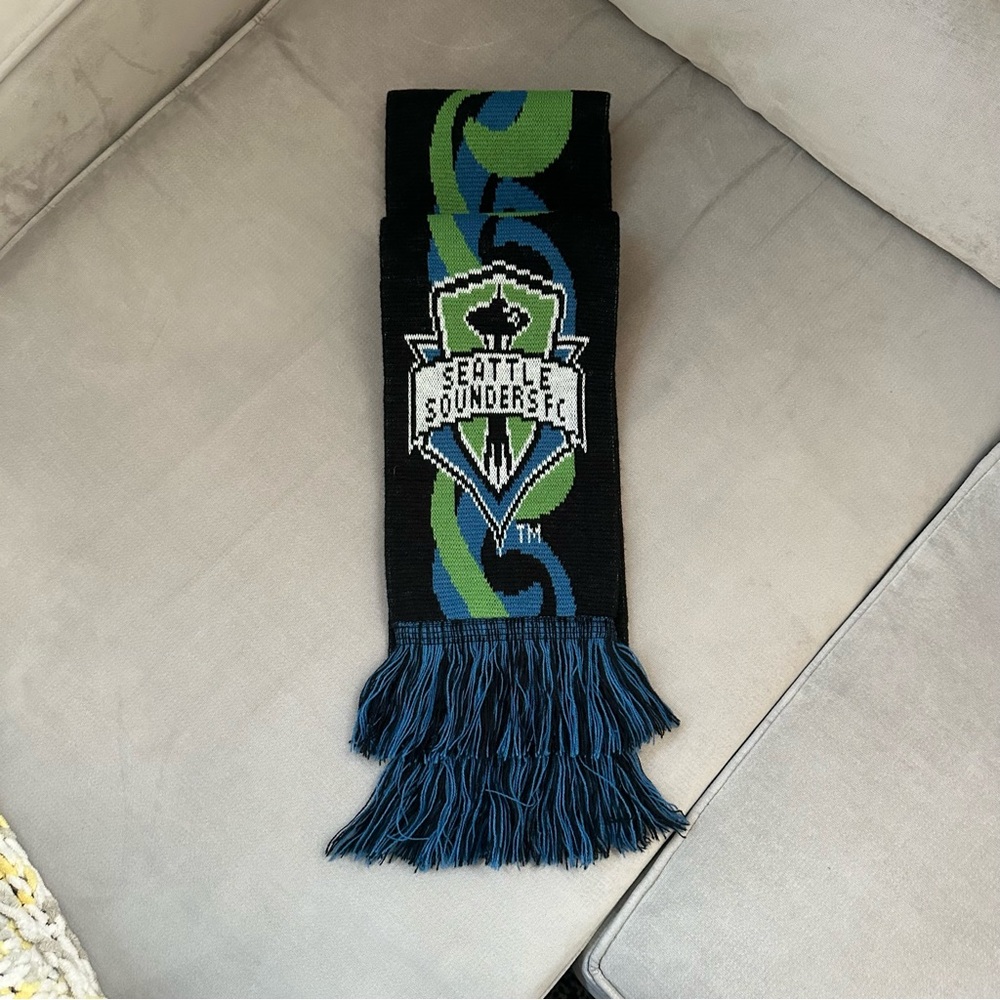 2 Seattle Sounders Season Ticket Holder Scarves! - Picture 5 of 10